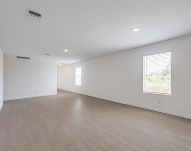 1301 Salton - Photo Thumbnail 5