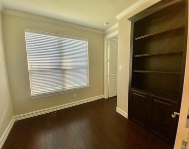 2725 Trophy Club Drive - Photo Thumbnail 8