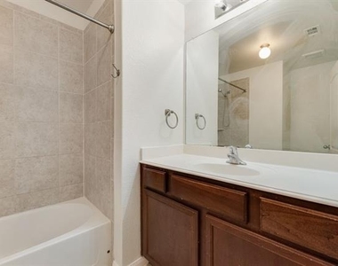 1911 Pilot Point Way - Photo Thumbnail 12