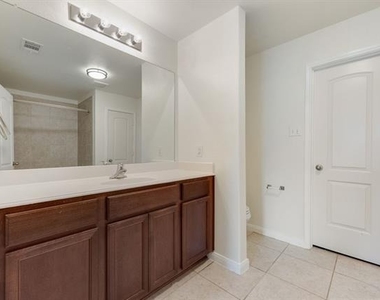 1911 Pilot Point Way - Photo Thumbnail 15