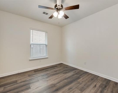 1911 Pilot Point Way - Photo Thumbnail 14