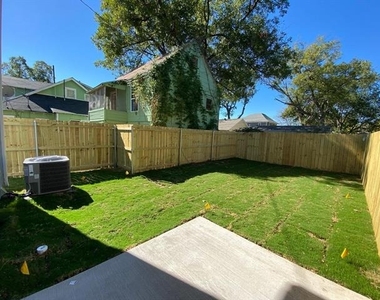 411 S Fannin Avenue - Photo Thumbnail 19