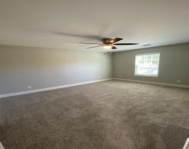 411 S Fannin Avenue - Photo Thumbnail 7