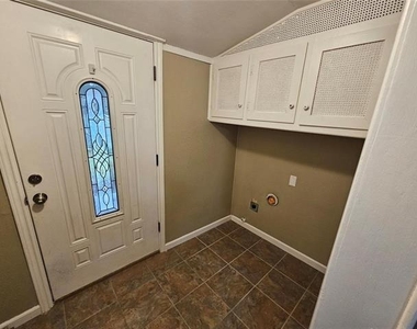 804 Cedar Street - Photo Thumbnail 8