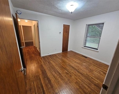 804 Cedar Street - Photo Thumbnail 6