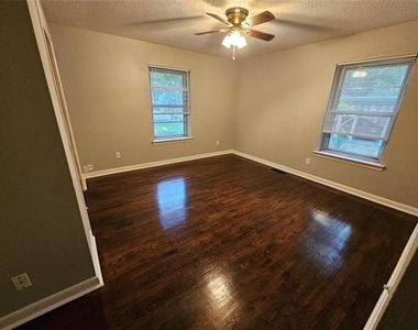 804 Cedar Street - Photo Thumbnail 3