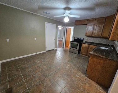 804 Cedar Street - Photo Thumbnail 2