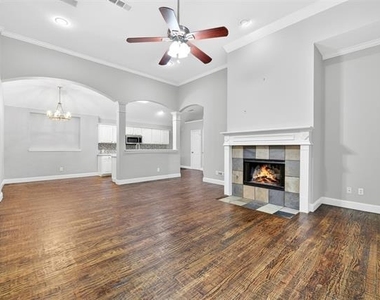 8104 Springmoss Drive - Photo Thumbnail 11