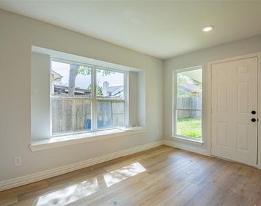 2318 Bennington Drive - Photo Thumbnail 17