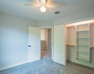 2318 Bennington Drive - Photo Thumbnail 13