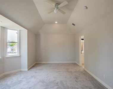 2318 Bennington Drive - Photo Thumbnail 8