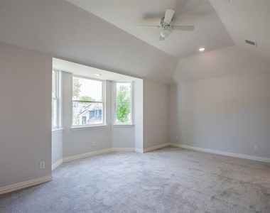 2318 Bennington Drive - Photo Thumbnail 7