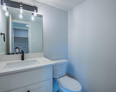 2318 Bennington Drive - Photo Thumbnail 18