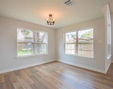 2318 Bennington Drive - Photo Thumbnail 5