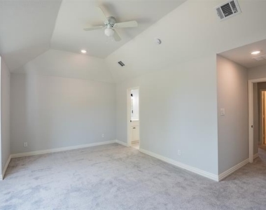 2318 Bennington Drive - Photo Thumbnail 9