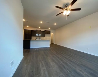 2248 Lasso Court - Photo Thumbnail 9