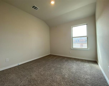 2248 Lasso Court - Photo Thumbnail 12