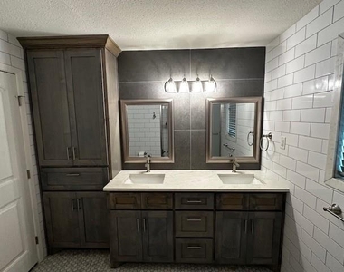 829 N Charlotte Avenue - Photo Thumbnail 7