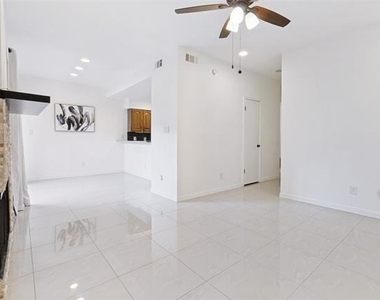 5100 Verde Valley Lane - Photo Thumbnail 4