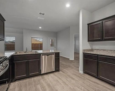 6212 Blacksmith Avenue - Photo Thumbnail 9