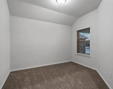 6212 Blacksmith Avenue - Photo Thumbnail 3