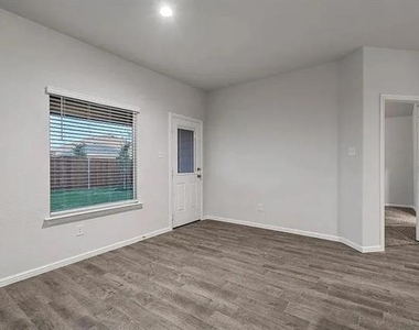 6212 Blacksmith Avenue - Photo Thumbnail 4