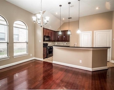 4104 Mustang Avenue - Photo Thumbnail 13