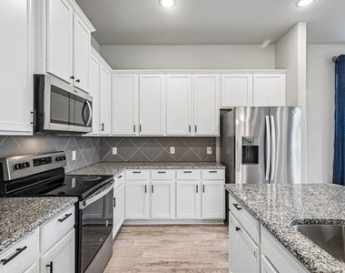 2114 Laurel Street - Photo Thumbnail 11