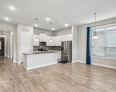 2114 Laurel Street - Photo Thumbnail 1