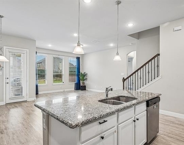 2114 Laurel Street - Photo Thumbnail 6