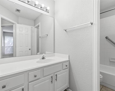 2921 Meadow Glen Drive - Photo Thumbnail 27