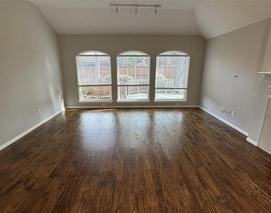 2921 Meadow Glen Drive - Photo Thumbnail 1