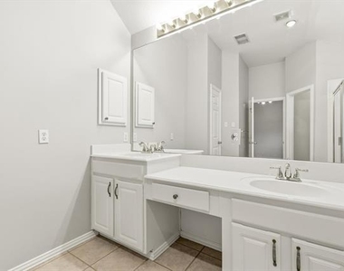 2921 Meadow Glen Drive - Photo Thumbnail 23