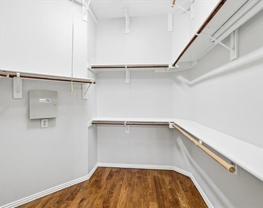2921 Meadow Glen Drive - Photo Thumbnail 25