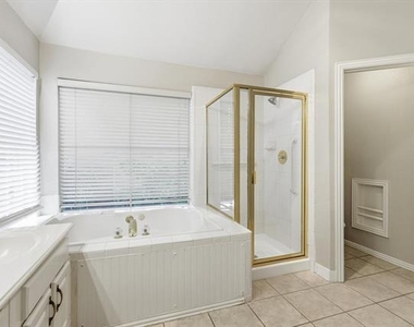 2921 Meadow Glen Drive - Photo Thumbnail 24