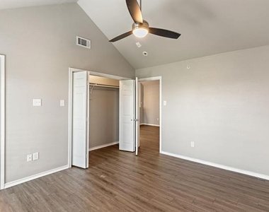 6108 Abrams Road - Photo Thumbnail 5