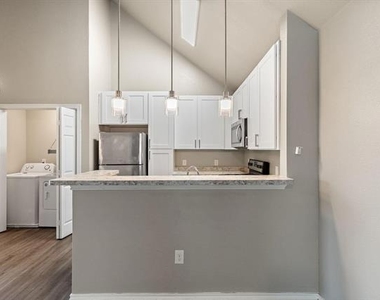 6108 Abrams Road - Photo Thumbnail 10