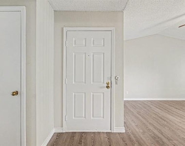 3621 W Northgate Drive - Photo Thumbnail 17