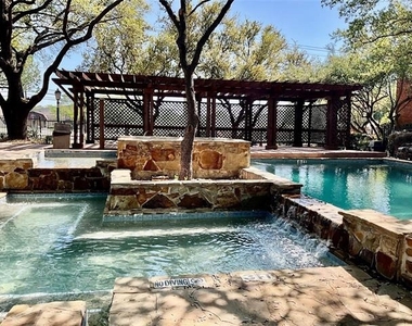 3621 W Northgate Drive - Photo Thumbnail 23