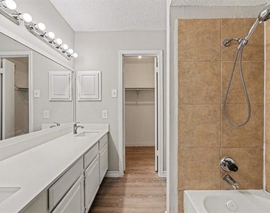 3621 W Northgate Drive - Photo Thumbnail 12