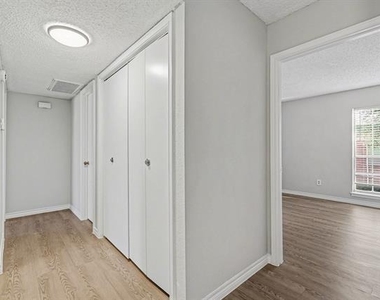 3621 W Northgate Drive - Photo Thumbnail 18