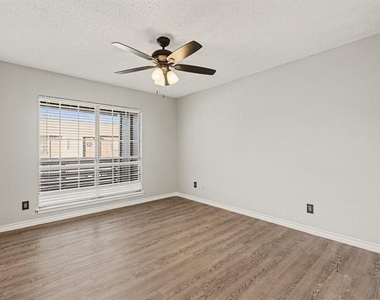 3621 W Northgate Drive - Photo Thumbnail 10