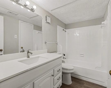 3621 W Northgate Drive - Photo Thumbnail 14