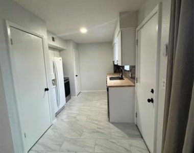 323 Towne House Lane - Photo Thumbnail 5