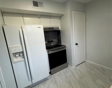 323 Towne House Lane - Photo Thumbnail 8