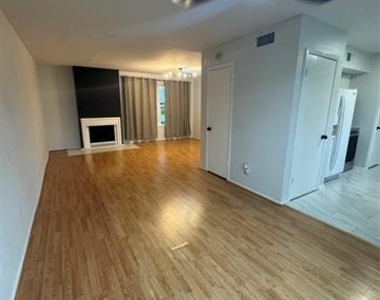323 Towne House Lane - Photo Thumbnail 6