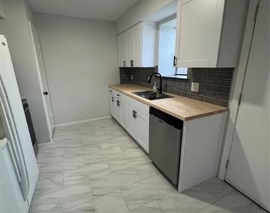 323 Towne House Lane - Photo Thumbnail 7