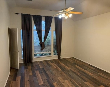 11902 Woodland Way - Photo Thumbnail 8