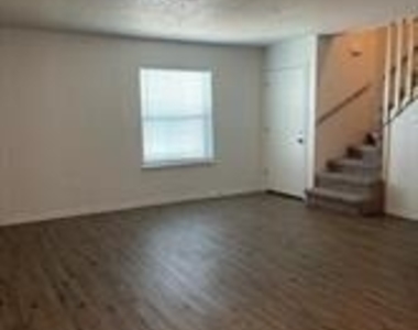 1505 W Pearl Street - Photo Thumbnail 10