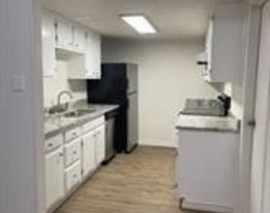1505 W Pearl Street - Photo Thumbnail 2